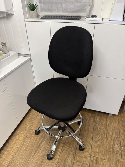 Офис стол - въртящ се