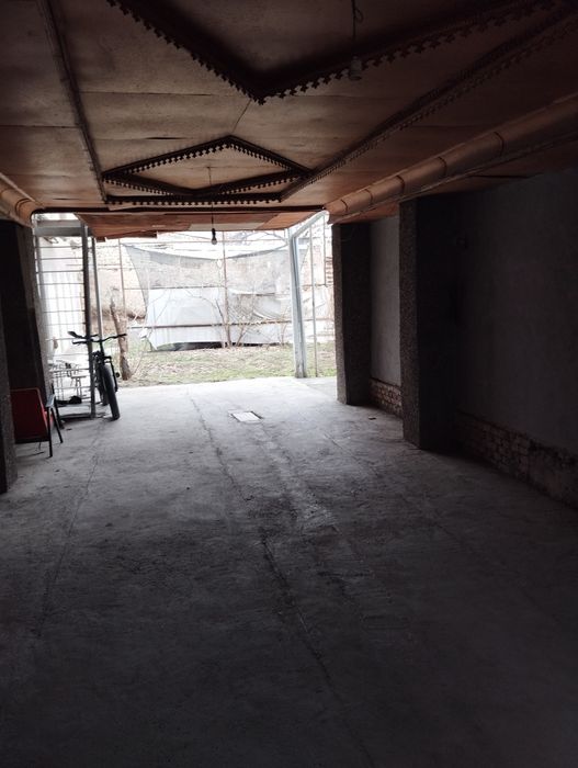 Продается дом в Яшнобадском р-не 4 сотки земли.