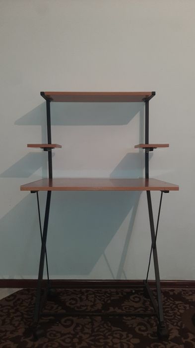 Стол компьютерный лёгкий