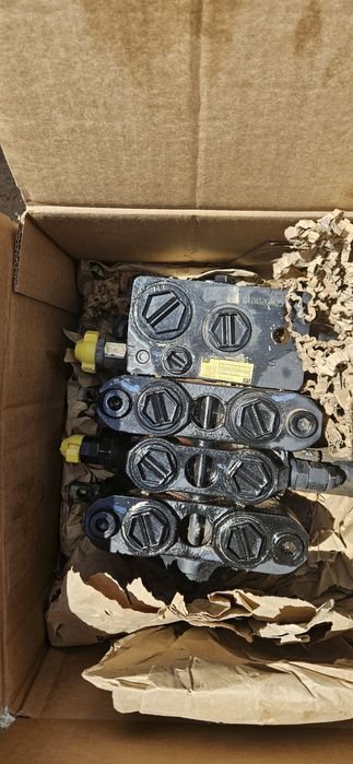 Distribuitor față buldoexcavator 428 f supapa generala