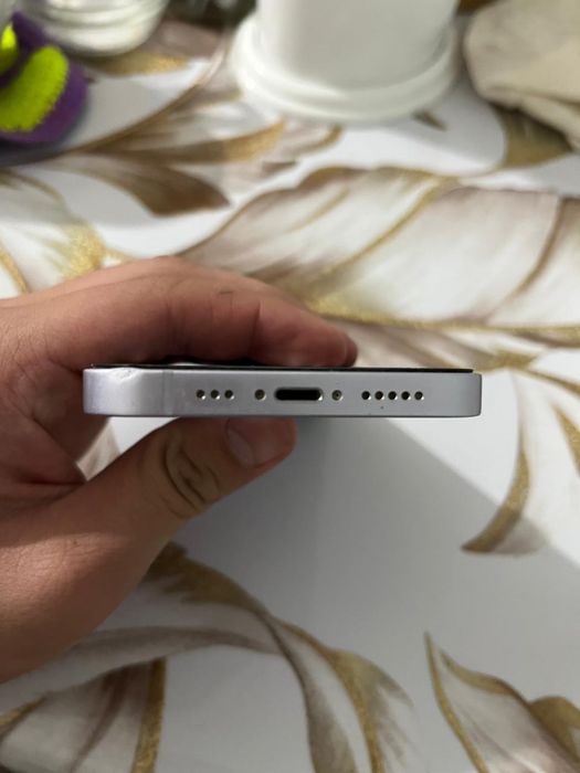 Продам айфон 14.