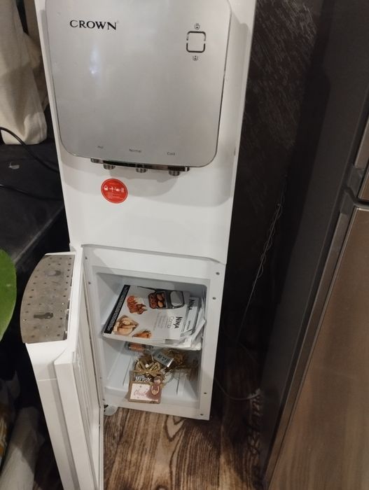 Диспенсър Crown CWD-1934W , 580 W