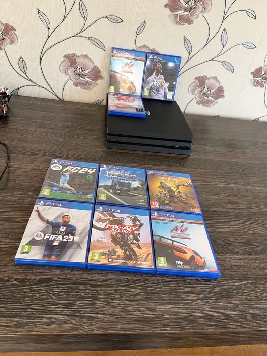 Ps 4 pro 1tb дава се с 9 игри