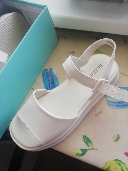 Продам босоножки