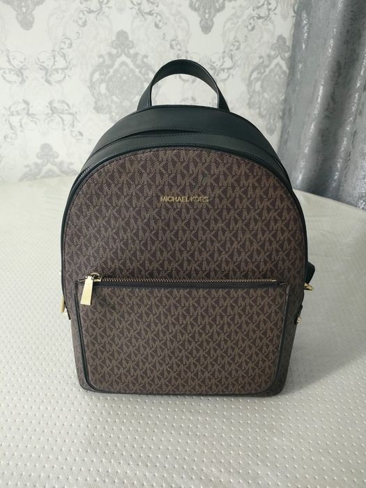 Продам рюкзак 2500