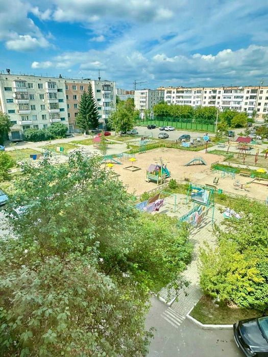 Продается 4 комн кв. Васильковский,4