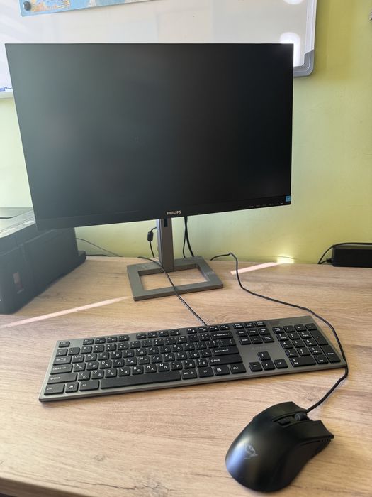 Комплект: Монитор с Клавиатура и Мишка