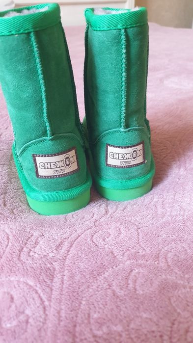 Продам новые детские угги