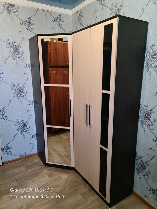 Продам шкаф гардероб б\у. Высота 210см, ширина 160см, глубина 42см.