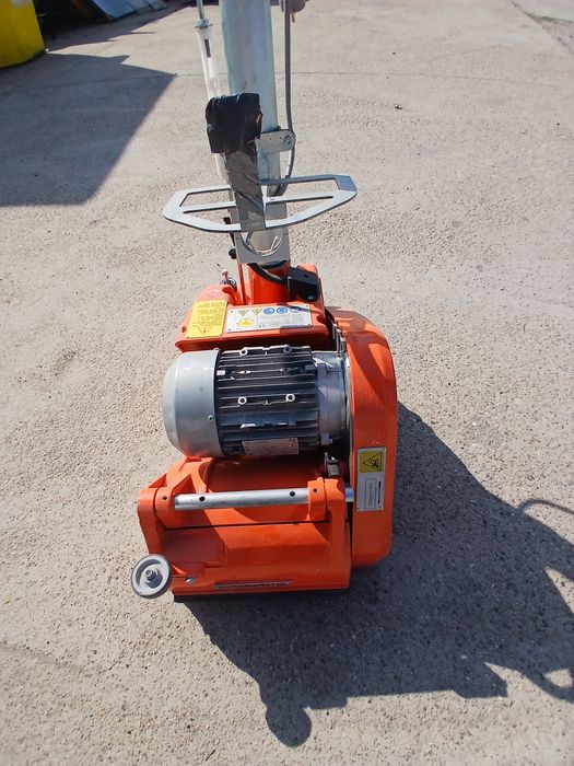 Vând mașina de rașchetat parchet Bona Scorpion