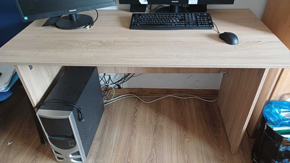 vand birou incapator