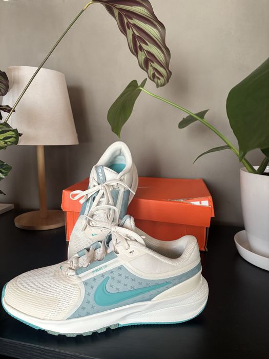 Маратонки Nike нови