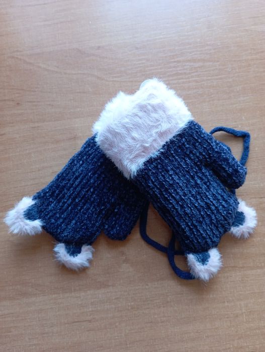 Вязаные тёплые вещи.