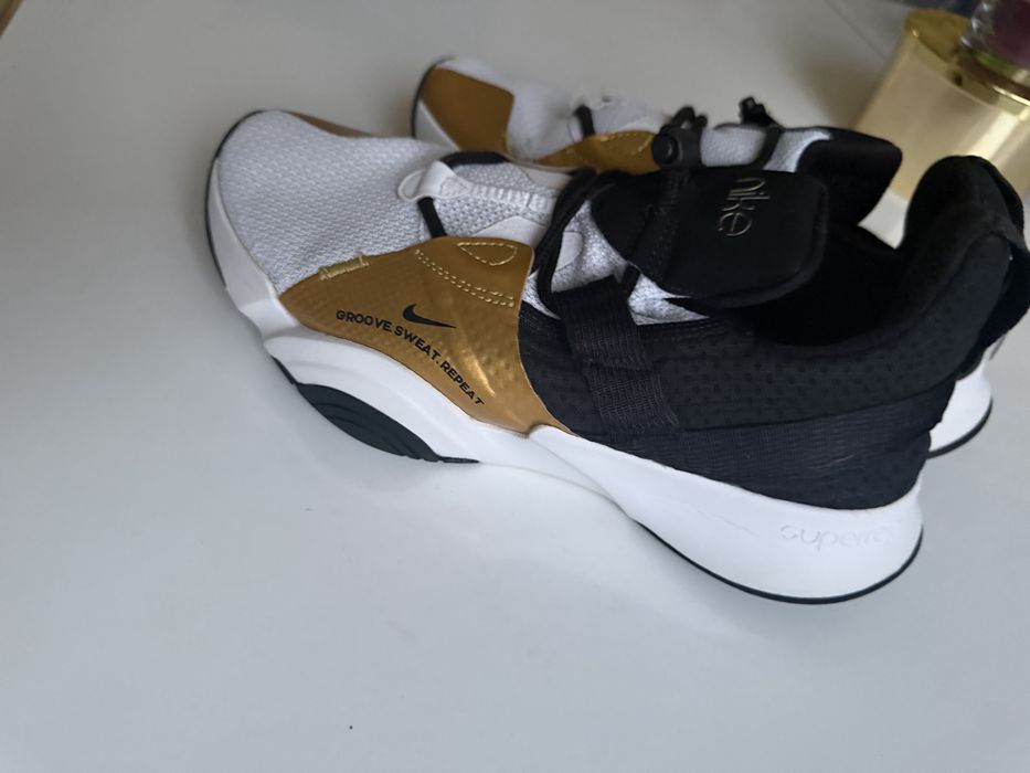 Дамски маратонки Nike номер 39