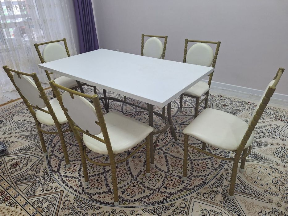 Продам стол со стульями в комплекте