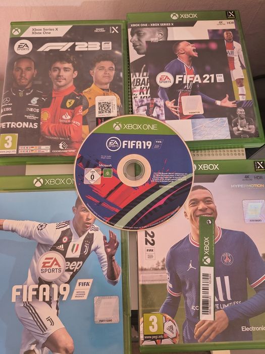 Xbox One S в комплект с игри