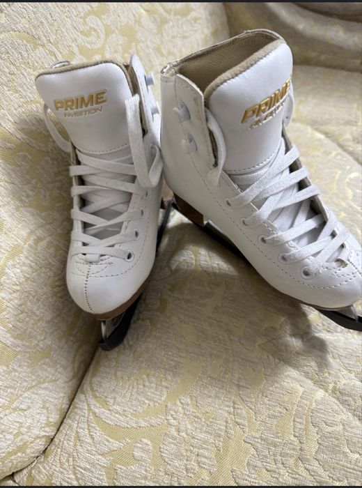 Прлдам деткие коньки доя фигурного катания