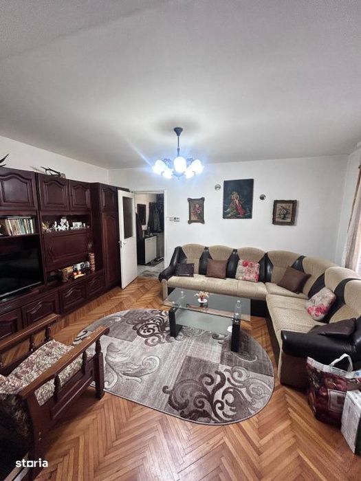 Apartament 4 camere, etaj parter, 76 mp,  Zona Narciselor