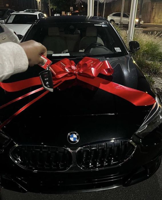 Moshinalar sovgʻa qilish uchun bantiklar