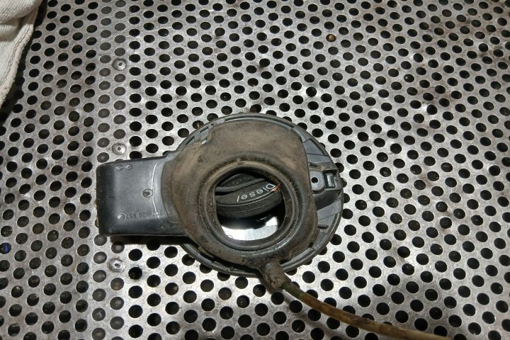 Usita rezervor 3C9809857 3C9809857 Volkswagen VW Passat B6