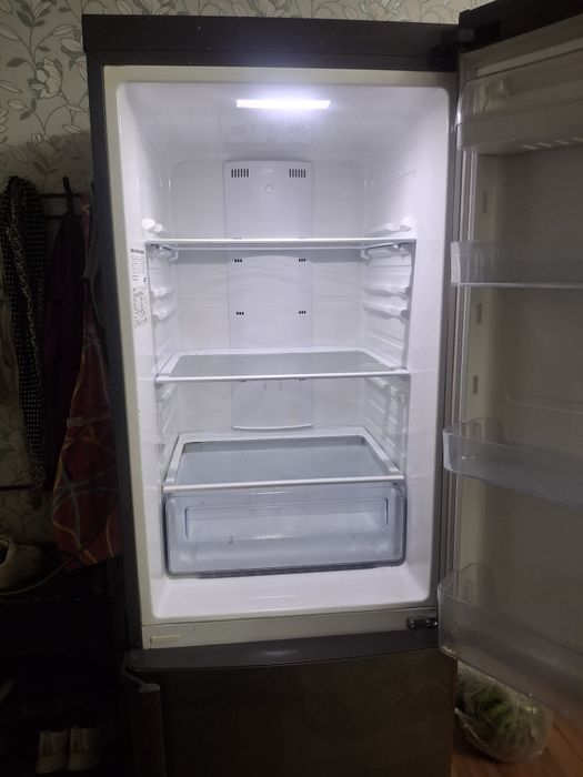 Продам холодильник