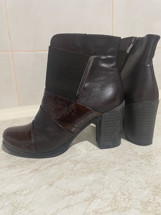 Ghete de dama 38