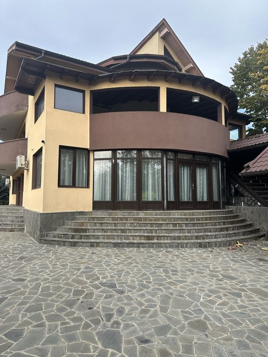 Vila Pasarea Branesti IF parter+2etaje+pod