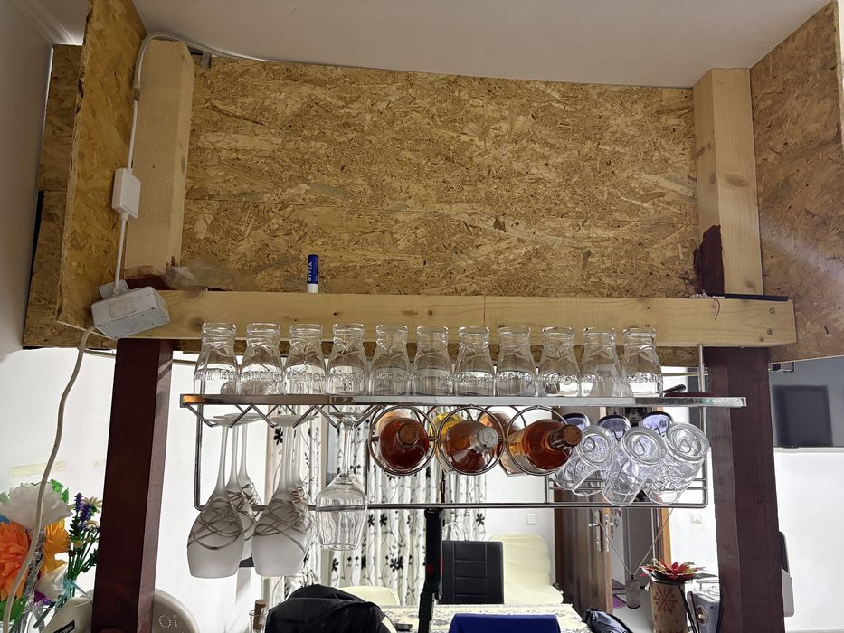 Vand bar cu tot cu scaune