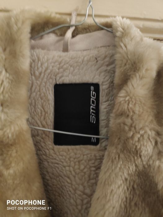 Дамско велурено яке с подплата от изкуствена кожа цвят бежов