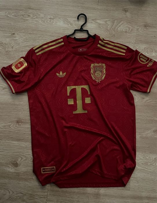 Футбольная форма FC Bayern Munich — Müller #25