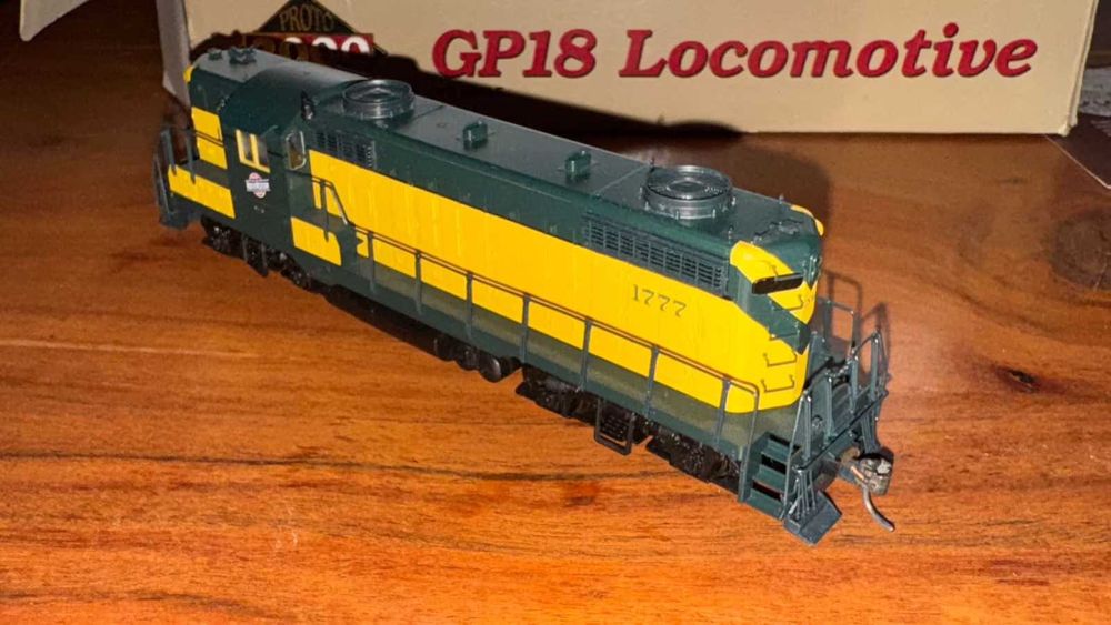 Macheta Locomotiva americana H0 Ho EMD GP18 C&NW 1:87 DC