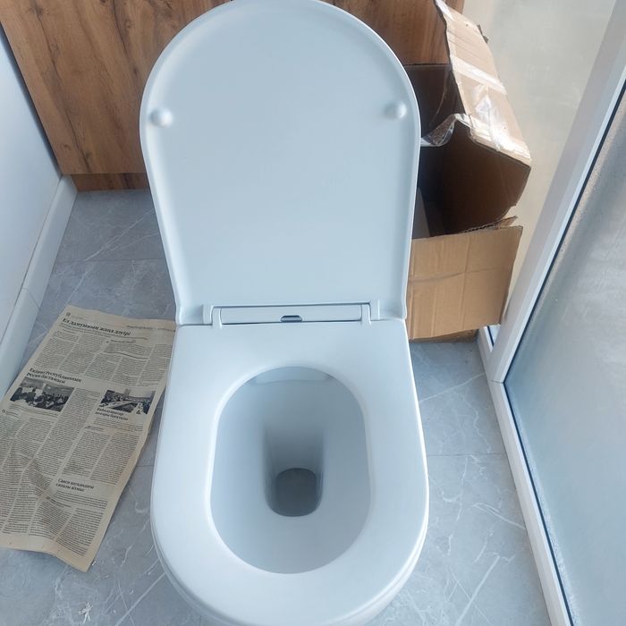 Продам навесной унитаз