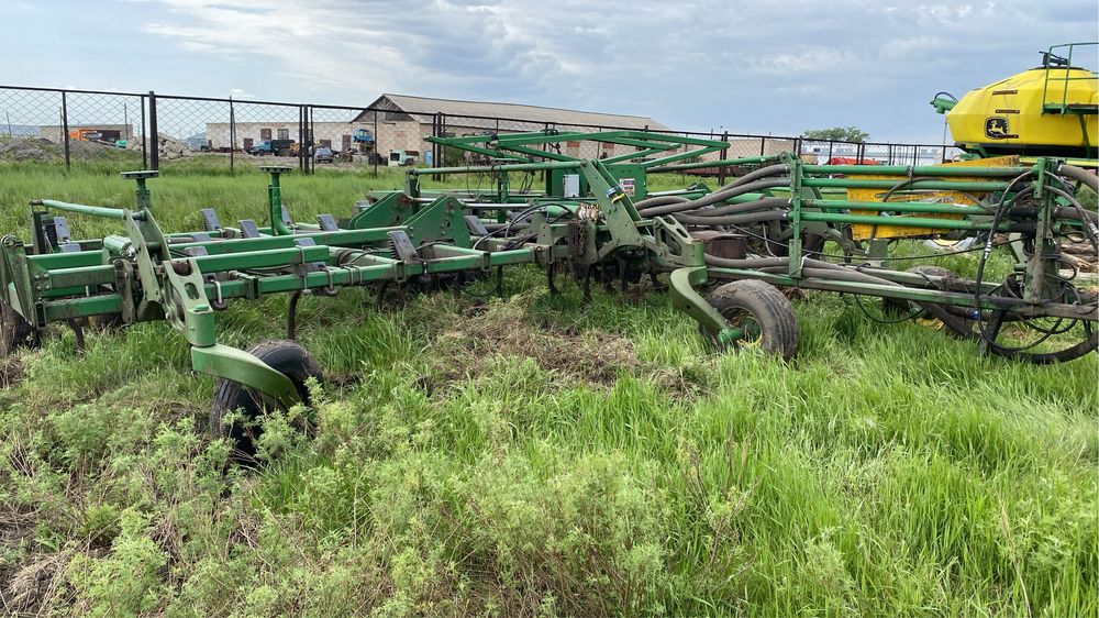 Посевной комплекс Джон Дир, 1830, культиватор.