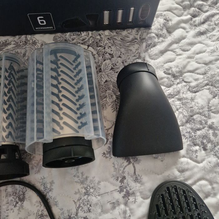 Електрическа четка за коса Rowenta - Brush Activ Renewal, 1000W
Красива коса и увеличаване на обема – всичко това в дланта на ръката ви! Новата