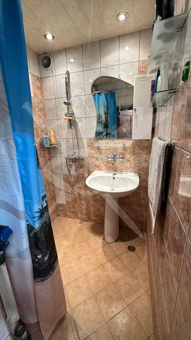 Дава се под наем Четиристаен апартамент в Варна, Цветен квартал - 100 кв.м за 700 € - Снимка #6