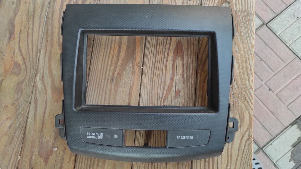 Продам рамку под не штатную магнитолу