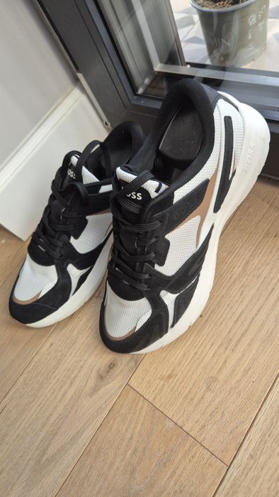 Adidasi Boss superbi