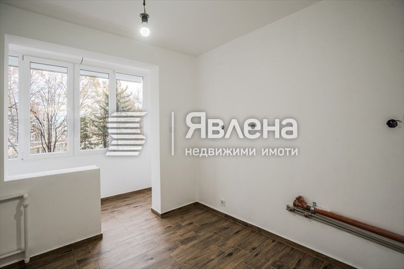 Продава 3-стаен апартамент