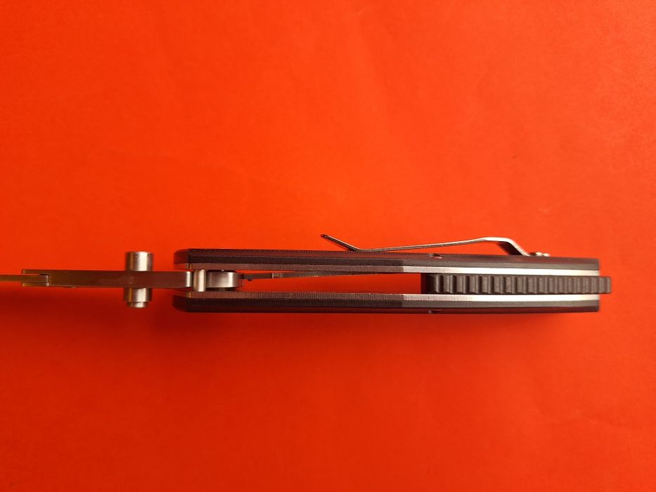 Сгъваем полуавтоматичен нож-стомана D2, дръжка G10