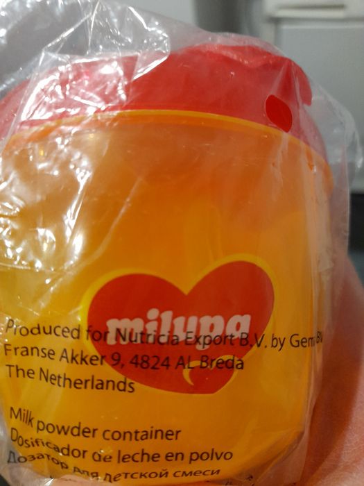Контейнер за адаптирано мляко