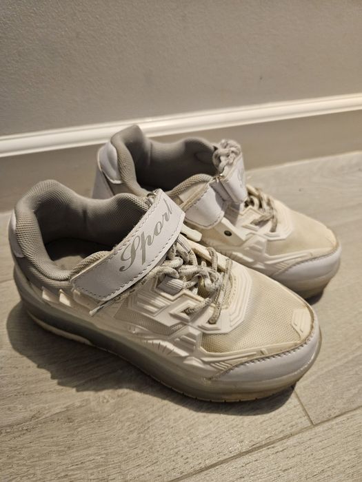 Adidasi cu role si luminite