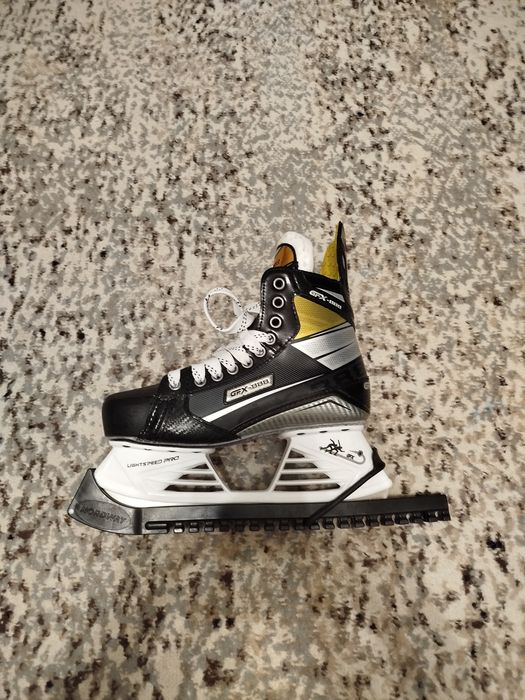 Хоккейные коньки