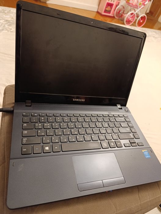 Продам ноут Samsung i3