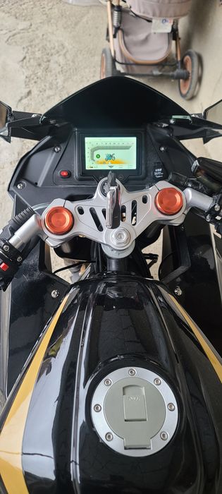 Ducati  400kuba srochne sotiladi