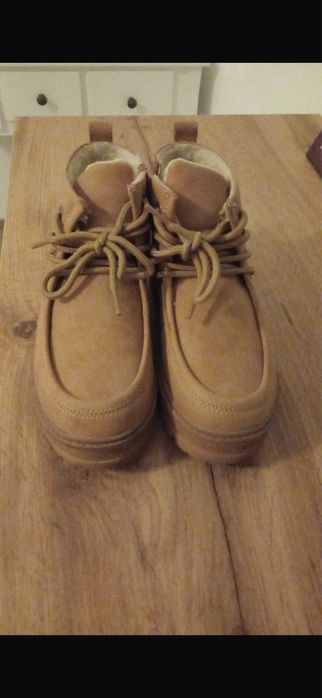 Vind doua perechi ghete copii