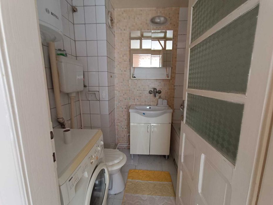 Apartament cu 3 camere de vânzare în cartierul Revoluției