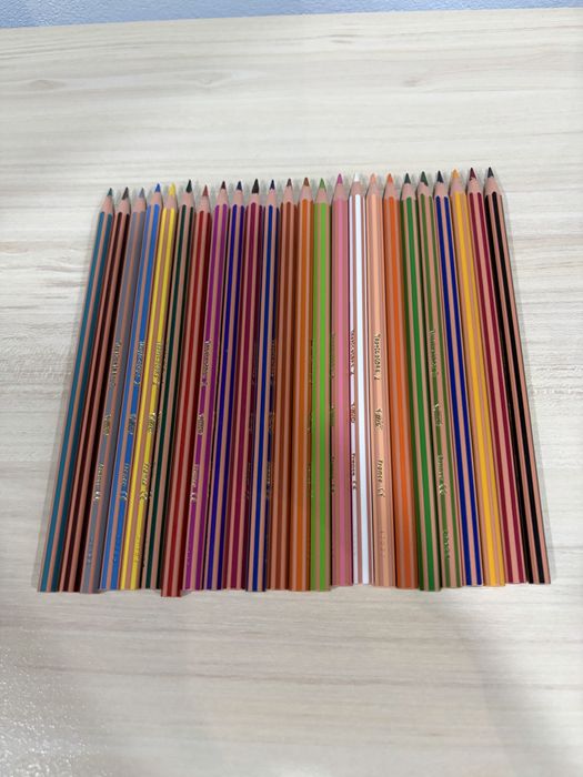 Цветни моливи BIC Kids Evolution Stripes 24 цвята – като нови