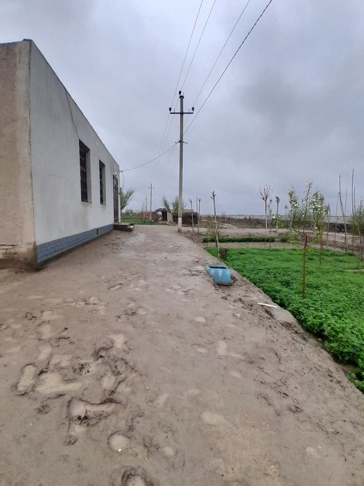 Uy Sotiladi !!! Narxi ustida kelishiladi