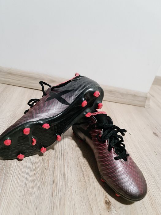 Футболни бутонки