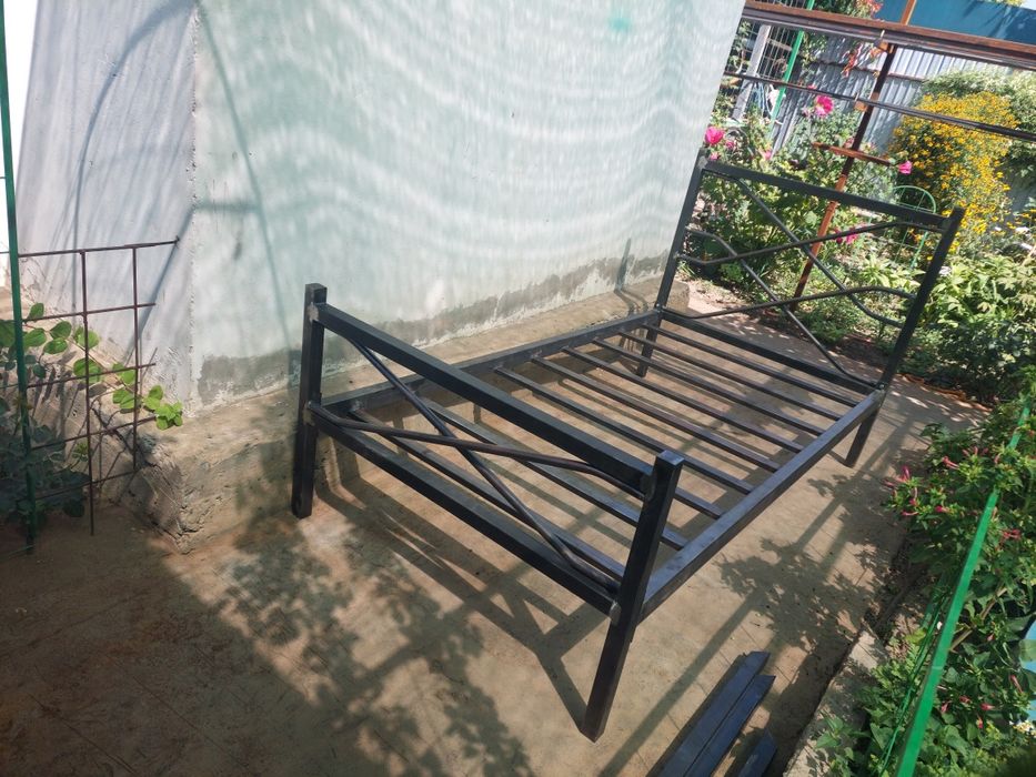 Кровать металическая